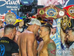 Usyk hajar Fury untuk rengkuh juara kelas berat sejati