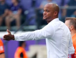 Rummenigge sebut Kompany sebentar lagi latih Bayern