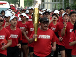 Lari bawa obor ke area rakernas, Hasto singgung sportivitas berpolitik