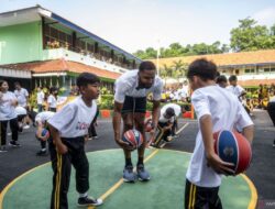 Pemain NBA beri pelatihan ke siswa SD