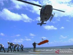 TNI AL dan tentara Lebanon latihan evakuasi di Laut Mediterania