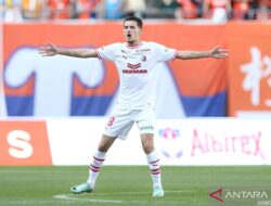 Justin Hubner mendapat kartu merah pertama bersama Cerezo Osaka