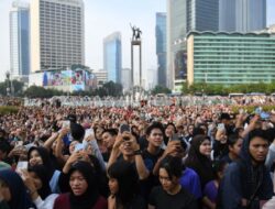 Maliq & D’essentials hibur warga saat CFD di Bundaran HI