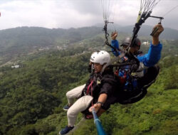 Sensasi terbang bebas di Bukit Pangrango Puncak