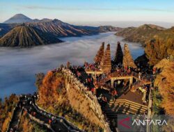 Kunjungan wisata ke TN Bromo Tengger Semeru membeludak saat libur Waisak