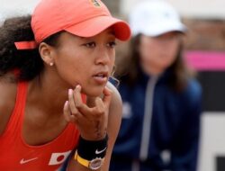 Osaka menangis usai kekalahan epik melawan Swiatek di French Open