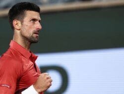 Djokovic bertanding hingga pagi hari untuk samai rekor Federer