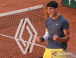 Alcaraz kalahkan Sinner dalam lima set untuk capai final French Open