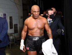 Mike Tyson sakit, duel melawan Jake Paul terpaksa ditunda