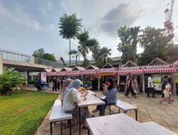 Masyarakat kunjungi Taman Literasi Blok M untuk berlibur