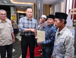 Menteri AHY serahkan sertifikat elektronik perdana di Kalimantan Barat