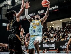 Kesatria permalukan Dewa United di kandangnya 111-102