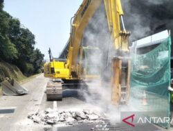 Jasamarga Transjawa perbaiki dua titik Jalan Tol Jakarta-Cikampek