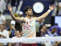 Alcaraz kembali bertemu Tsitsipas di perempat final French Open