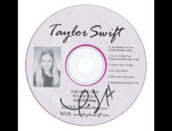 CD rekaman awal Taylor Swift terjual lebih dari 12 ribu dolar AS