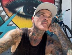 Shifty Shellshock, vokalis Crazy Town meninggal di usia 49 tahun