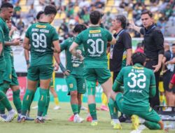 Persebaya Surabaya pertahankan susunan tim pelatih