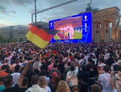 70 ribu suporter memadati Fan Zone di Berlin