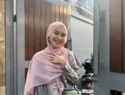 Orang tua pergi haji, Ayu Ting Ting: Suasananya beda banget