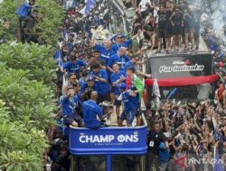 Puluhan ribu Bobotoh sambut Persib Bandung juara Liga 1