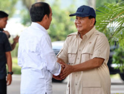 Temui Jokowi di Bandara Halim, Prabowo ucapkan selamat ulang tahun