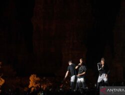 Konser Westlife di kompleks Candi Prambanan