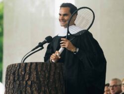 Federer dapat gelar doktor honoris causa