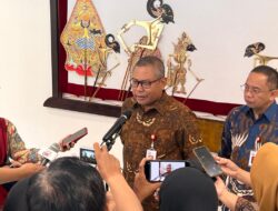 OJK minta masyarakat waspadai pinjol dan judi online