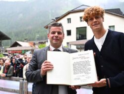 Sinner pulang kampung untuk rayakan peringkat satu dunia